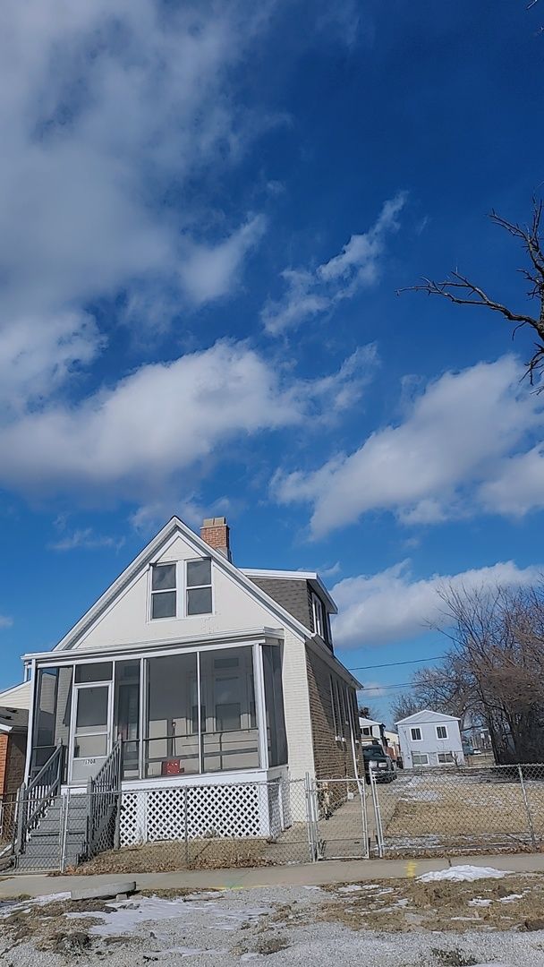 1708 W Steuben Street — Chicago, IL 60643