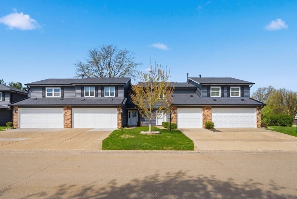 5954 Crow Valley Park Drive #9 — Davenport, IA 52807
