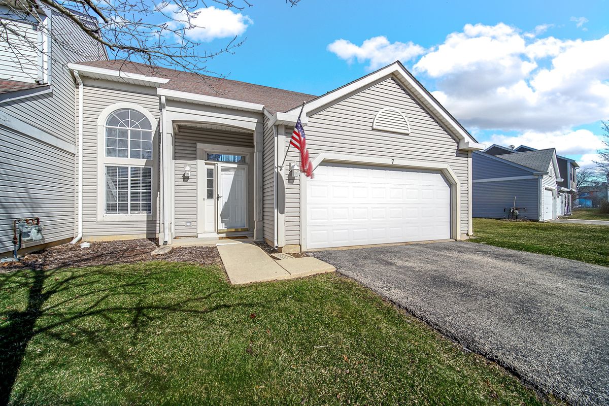 7 Dogwood Court, Lake In The Hills, IL 60156