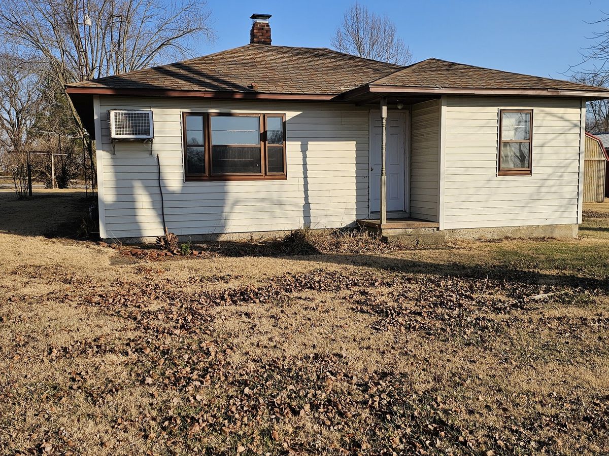 607 S Broadway, Waltonville, IL 62894