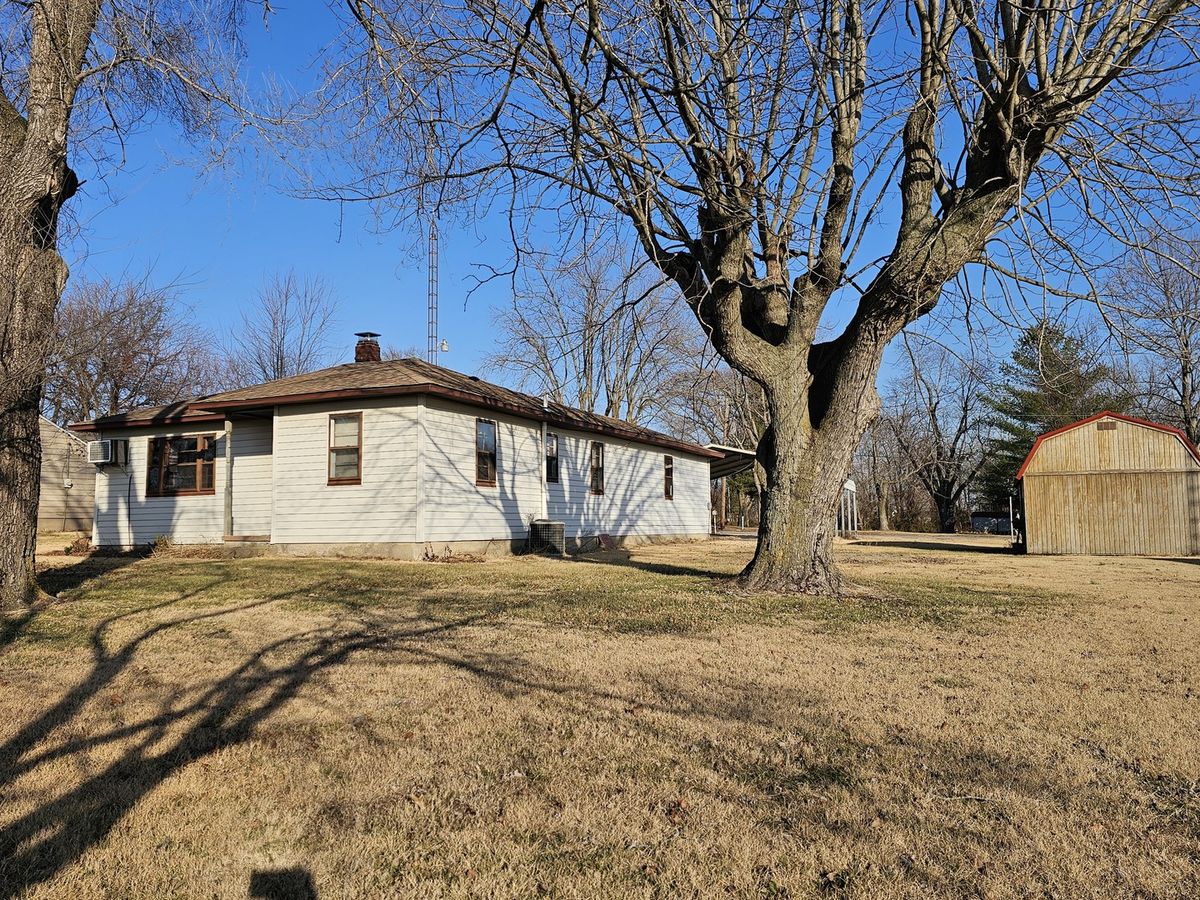 607 S Broadway, Waltonville, IL 62894