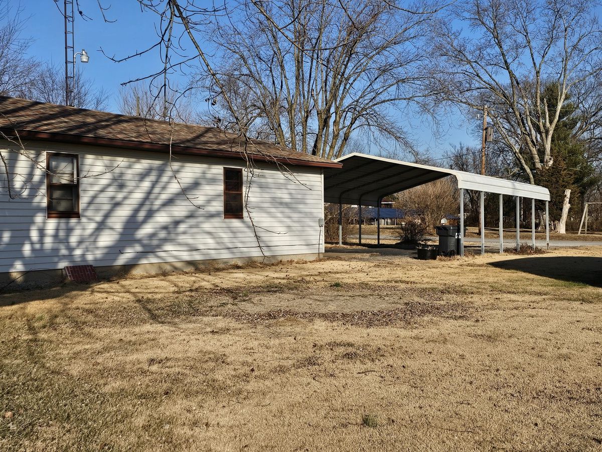 607 S Broadway, Waltonville, IL 62894