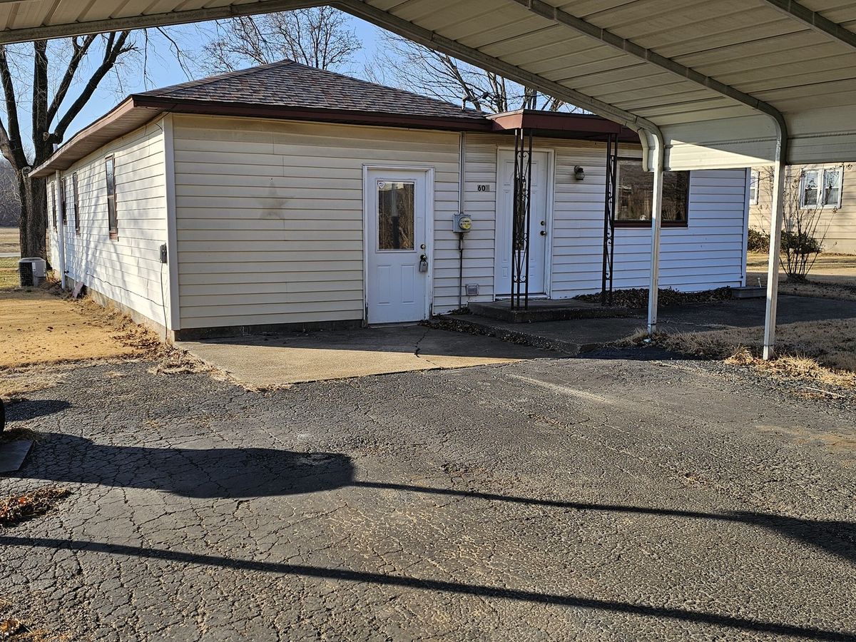 607 S Broadway, Waltonville, IL 62894