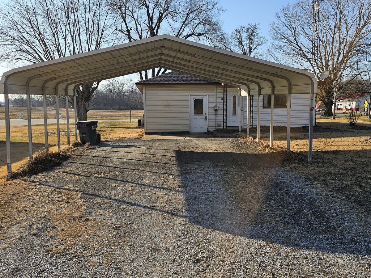 607 S Broadway, Waltonville, IL 62894