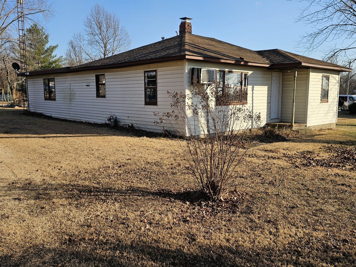 607 S Broadway — Waltonville, IL 62894