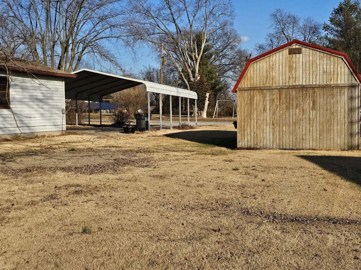 607 S Broadway, Waltonville, IL 62894