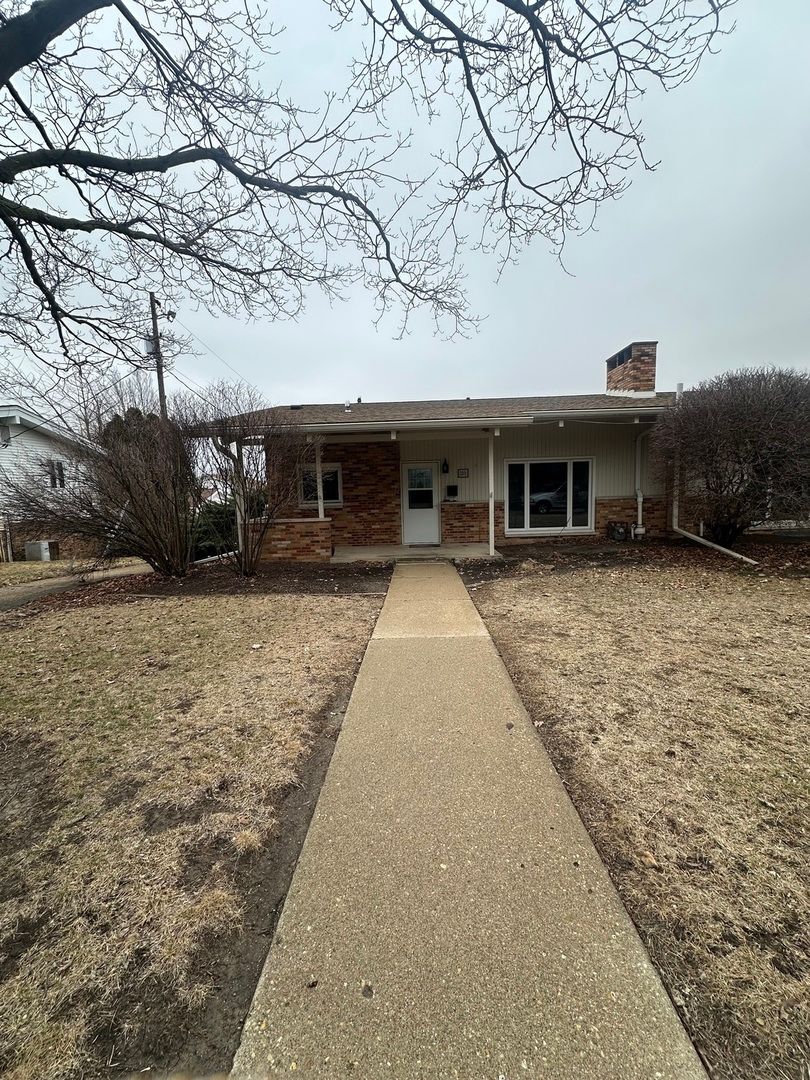 2211 Benjamin Lane — Bloomington, IL 61701