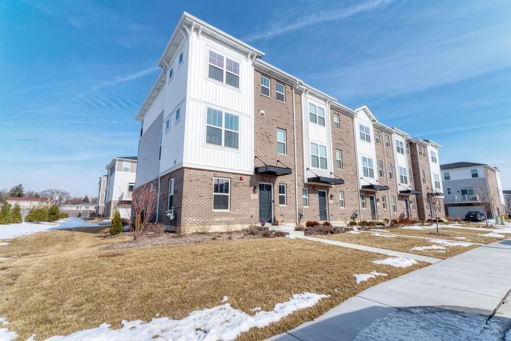 1030 BOGART Street — Des Plaines, IL 60018
