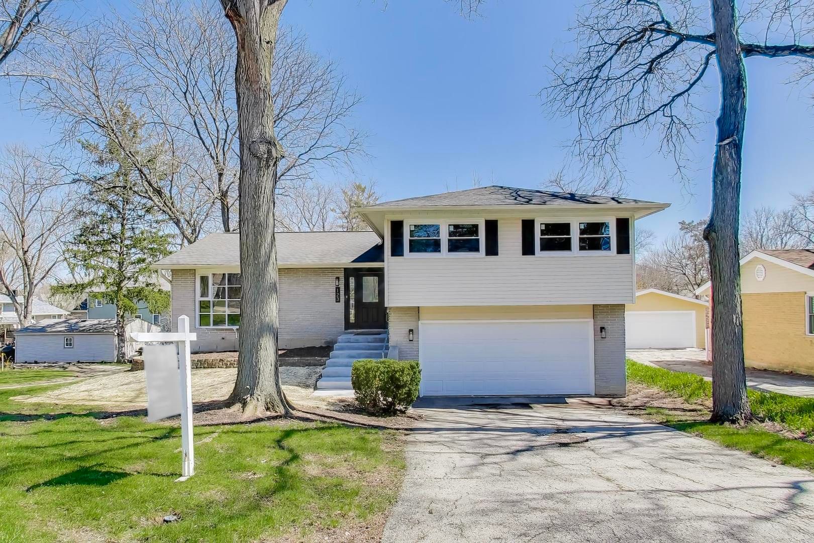 123 Kainer Avenue — Barrington, IL 60010