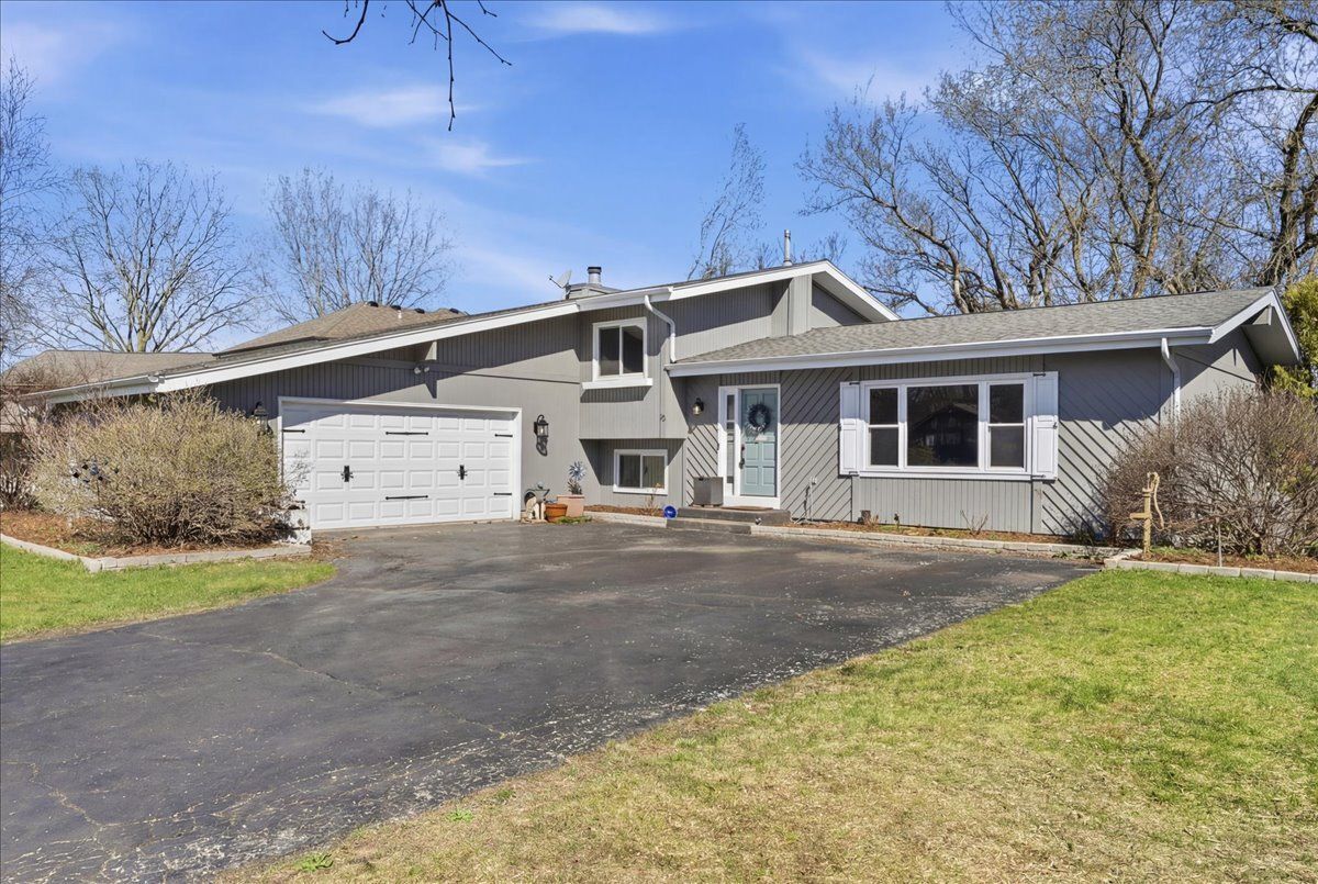 30 Coventry Cove Court — Lake Villa, IL 60046