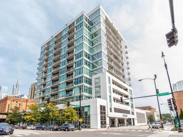50 E 16th Street #814 — Chicago, IL 60616