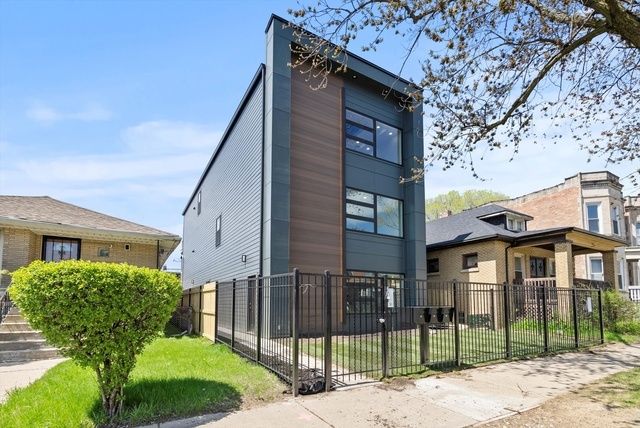 6538 Rhodes Avenue — Chicago, IL 60637