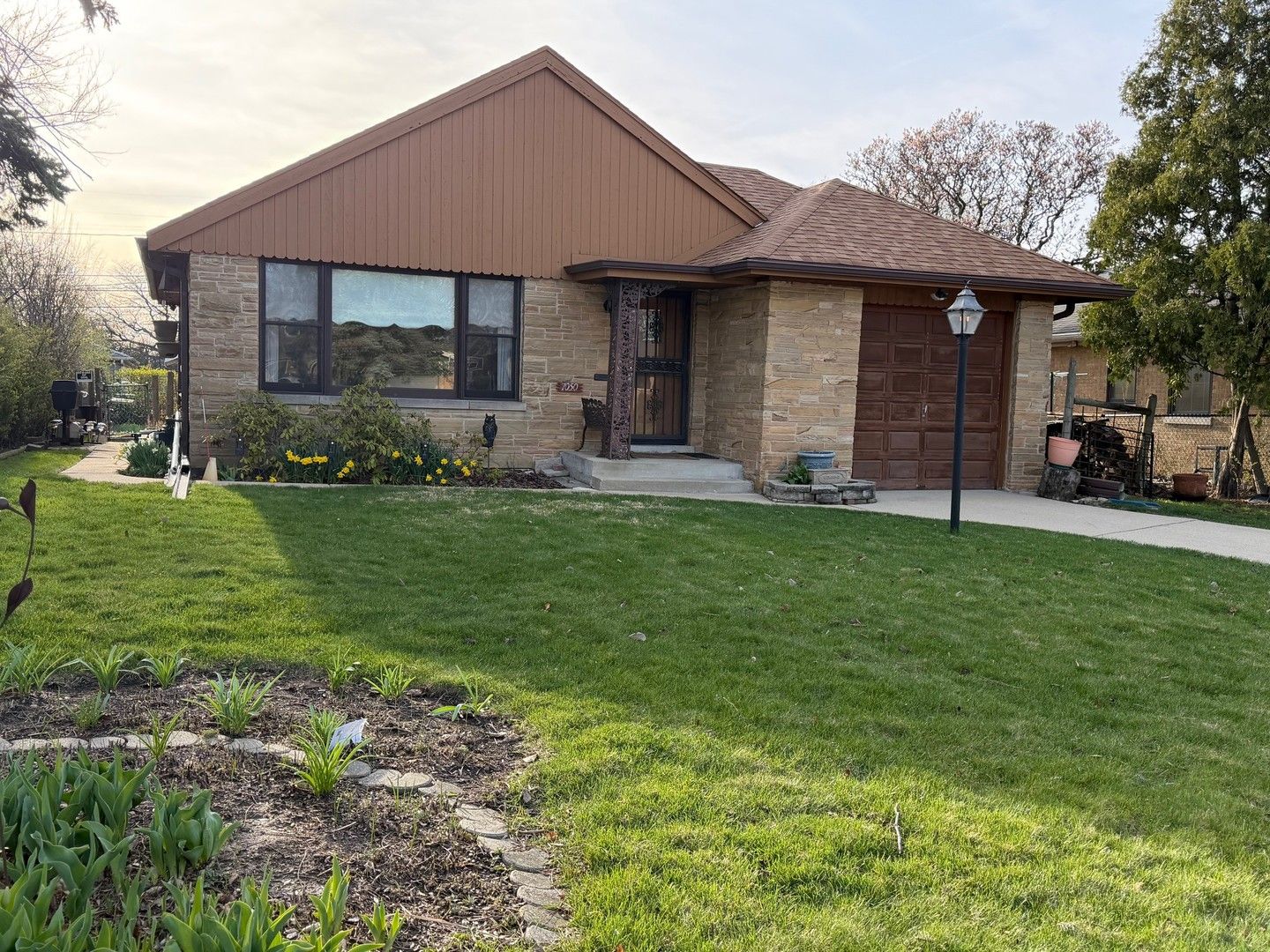 7050 N Keating Avenue — Lincolnwood, IL 60712