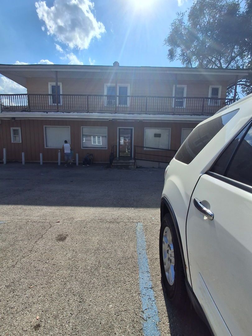 1054 S 5th Street #1 — Aurora, IL 60505