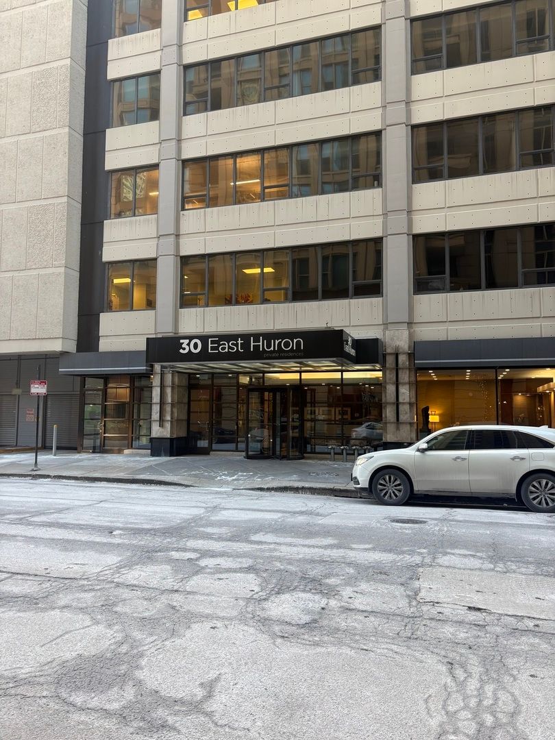 30 E Huron Street #3601 — Chicago, IL 60611