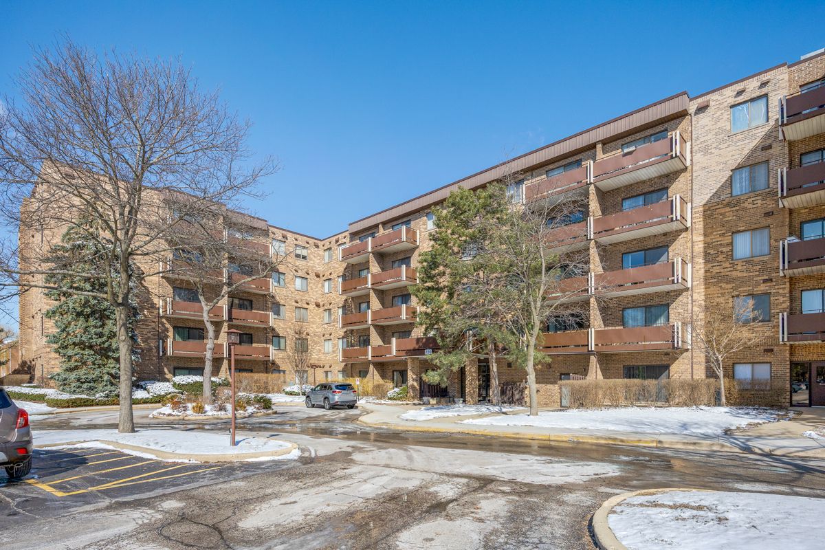 720 Wellington Avenue #117 — Elk Grove Village, IL 60007