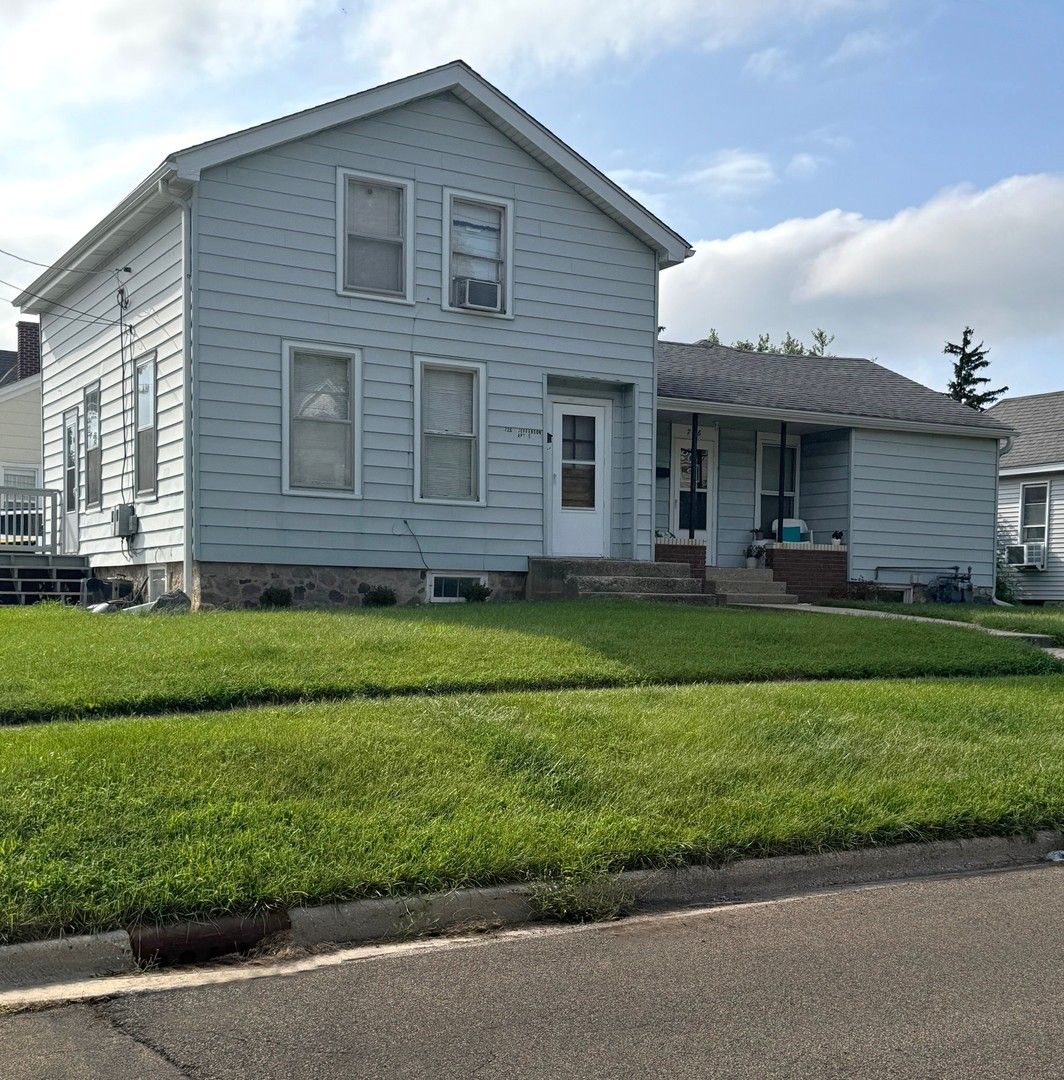 726 S Jefferson Street — Woodstock, IL 60098