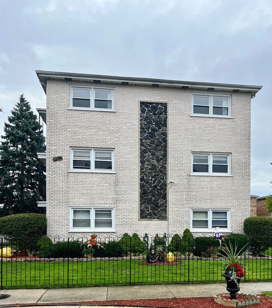 1601 Downs Drive #3S — Calumet City, IL 60409