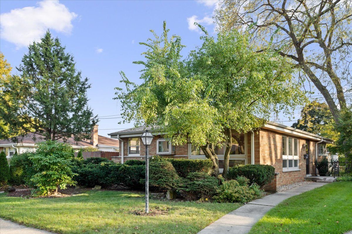 4443 Church Street, Skokie, IL 60076