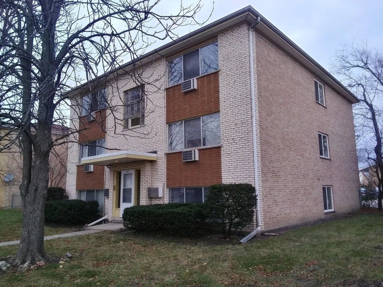 8807 Dee Road — Des Plaines, IL 60016