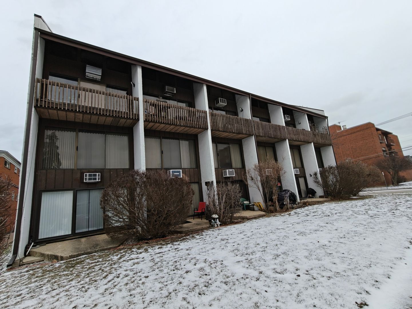 1296 E WASHINGTON Street #1 — Des Plaines, IL 60016