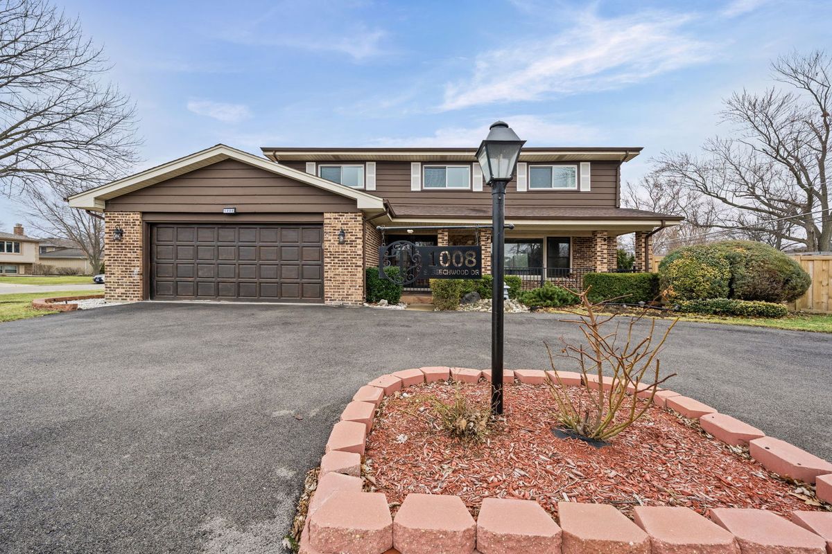 1008 Beechwood Drive, Mount Prospect, IL 60056