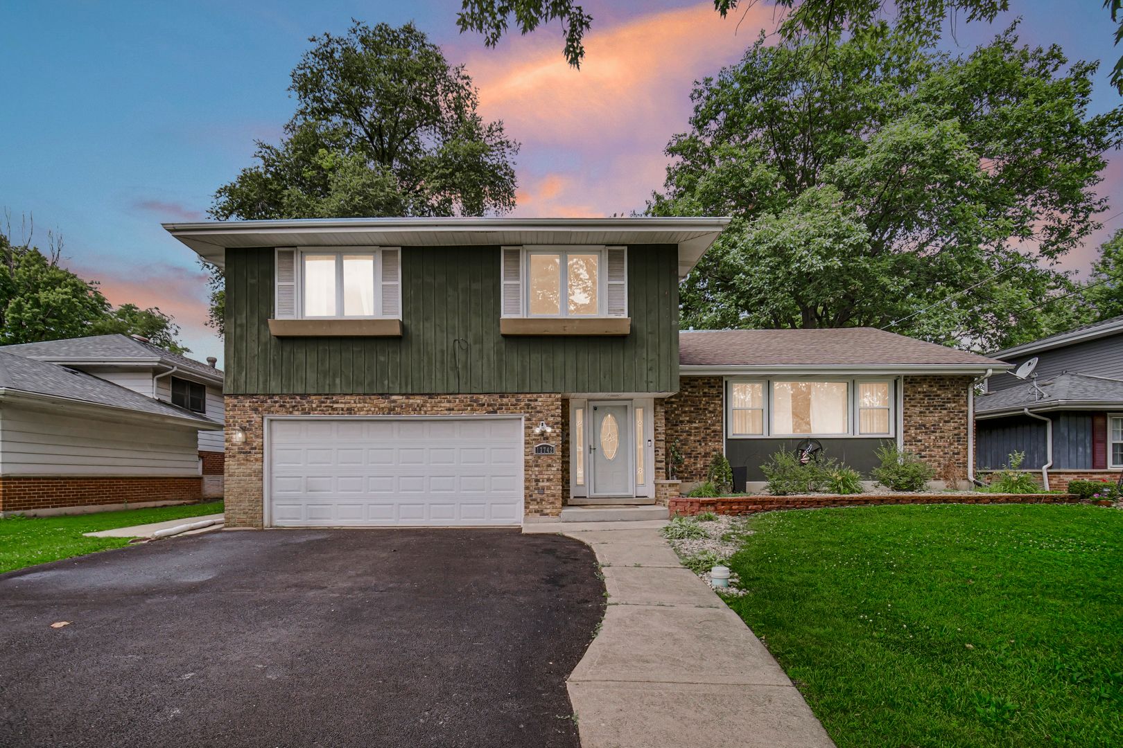 17742 Larkspur Lane — Homewood, IL 60430