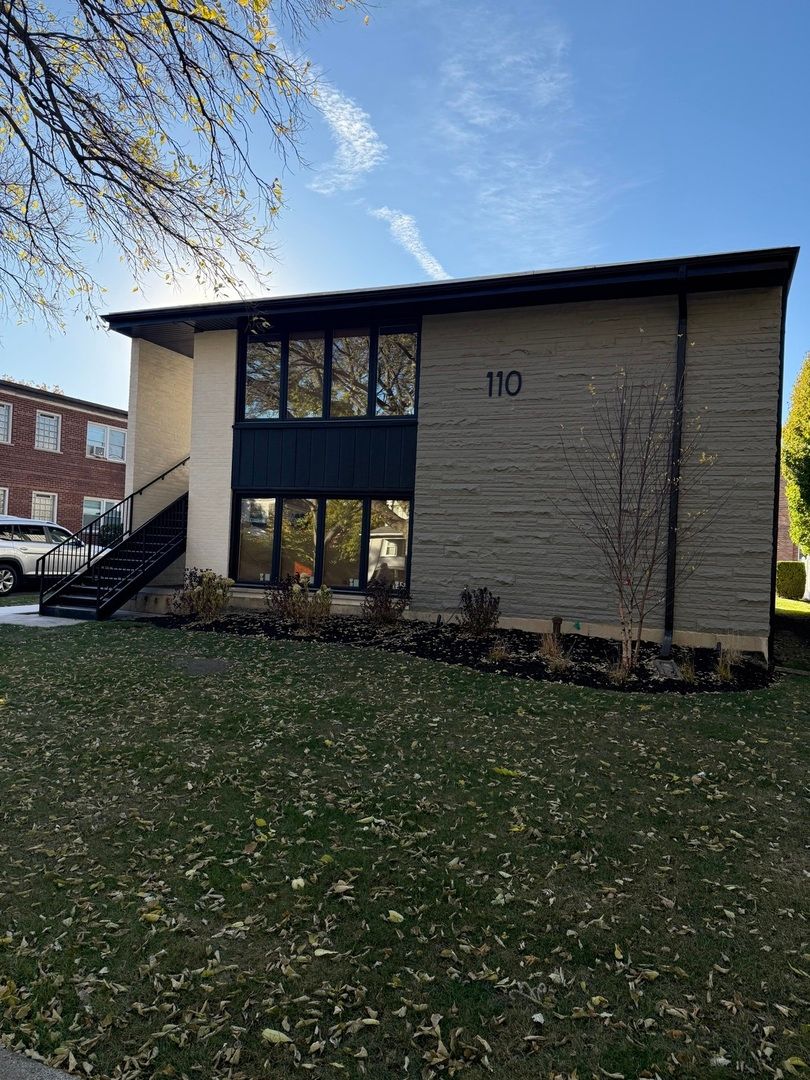 110 Willow Road, Elmhurst, IL 60126