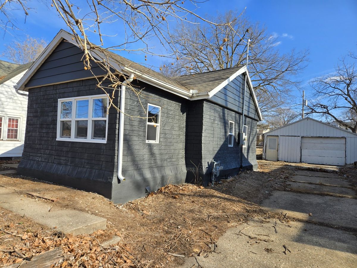 1208 S 3rd Street, Pekin, IL 61554