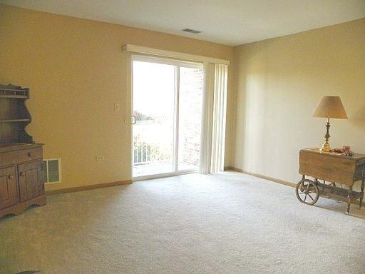 605 BARRINGTON Avenue #208, East Dundee, IL 60118