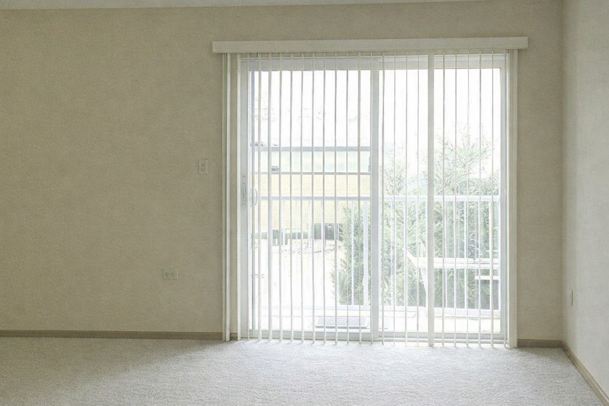 605 BARRINGTON Avenue #208, East Dundee, IL 60118