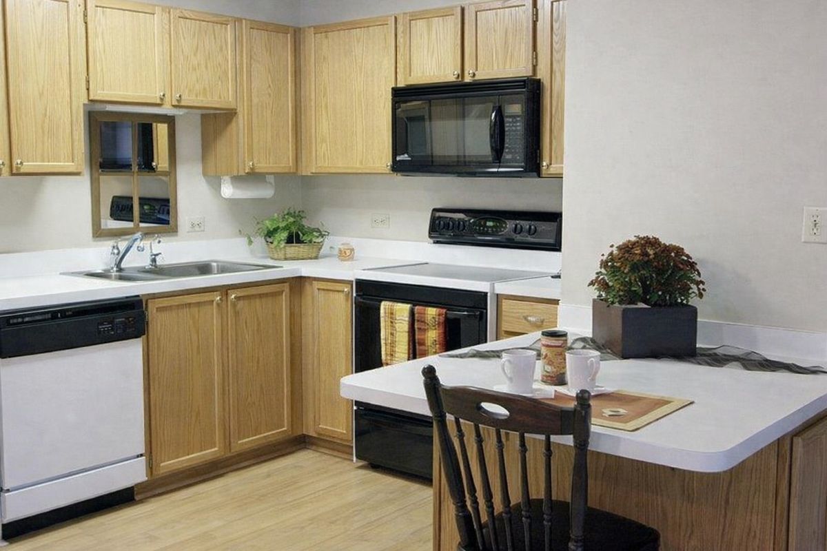 605 BARRINGTON Avenue #208, East Dundee, IL 60118
