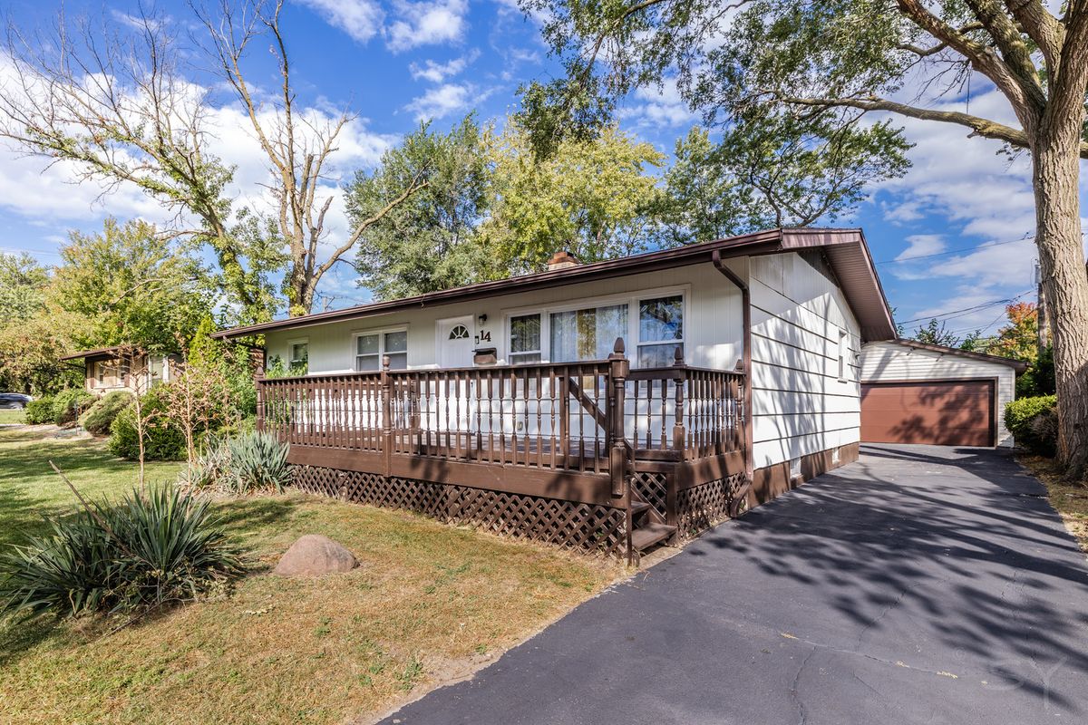 14 Arrowhead Drive, Thornton, IL 60476