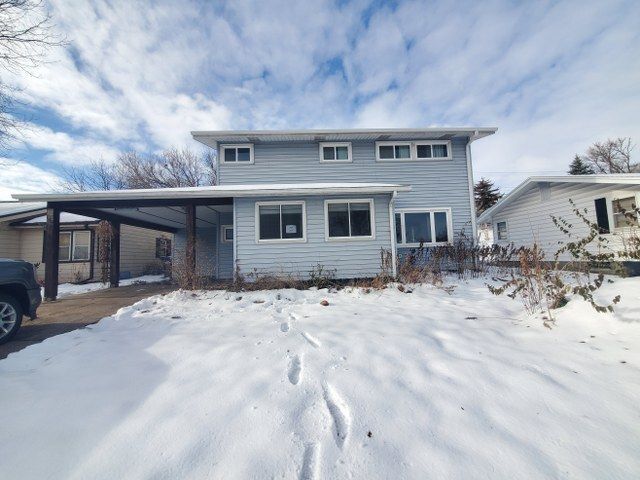 2908 4th Street, Clinton, IA 52372