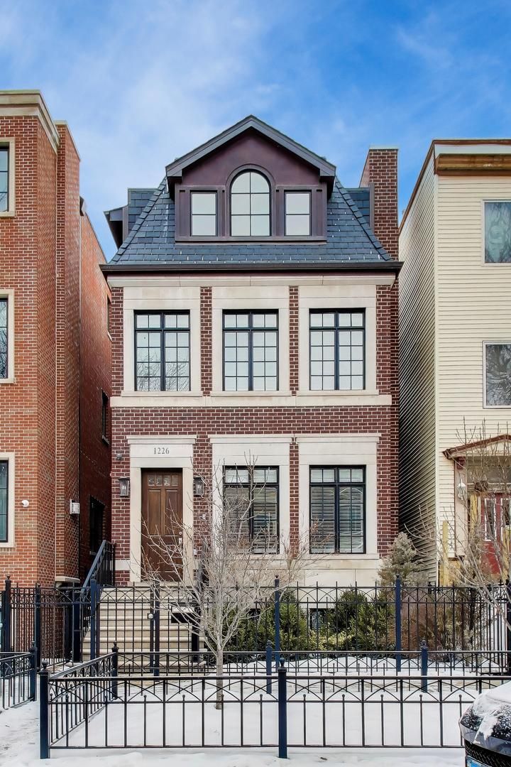 1226 Henderson Street, Chicago, IL 60657