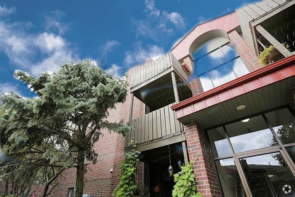 1350 Brook Street, St. Charles, IL 60174