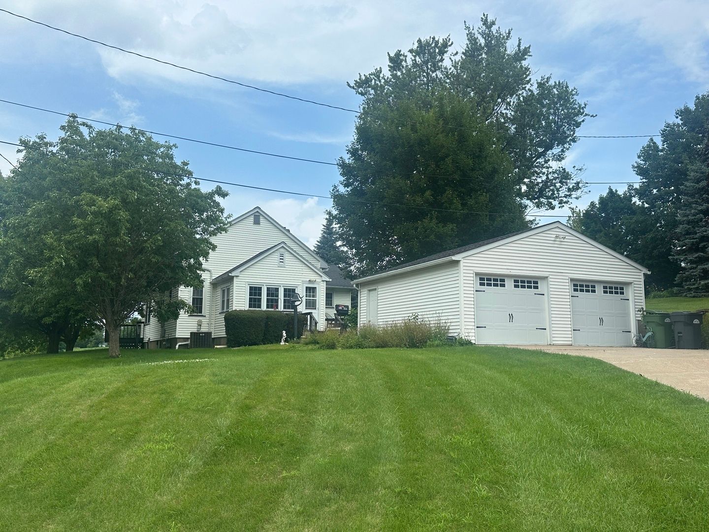 1363 2nd Avenue S — Clinton, IA 52732