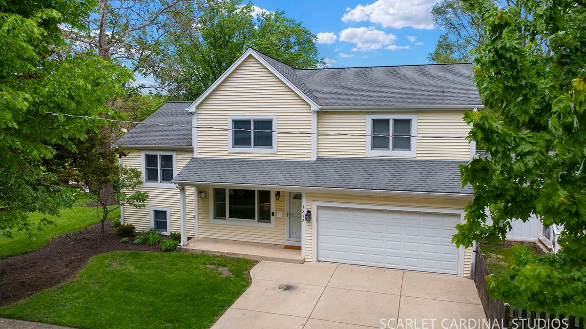 1315 Lakeside Drive, Wheaton, IL 60187