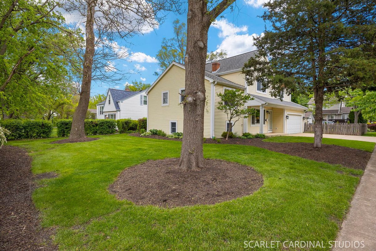 1315 Lakeside Drive, Wheaton, IL 60187