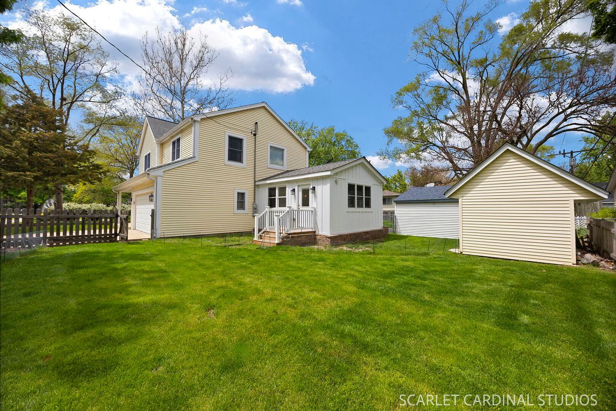 1315 Lakeside Drive, Wheaton, IL 60187