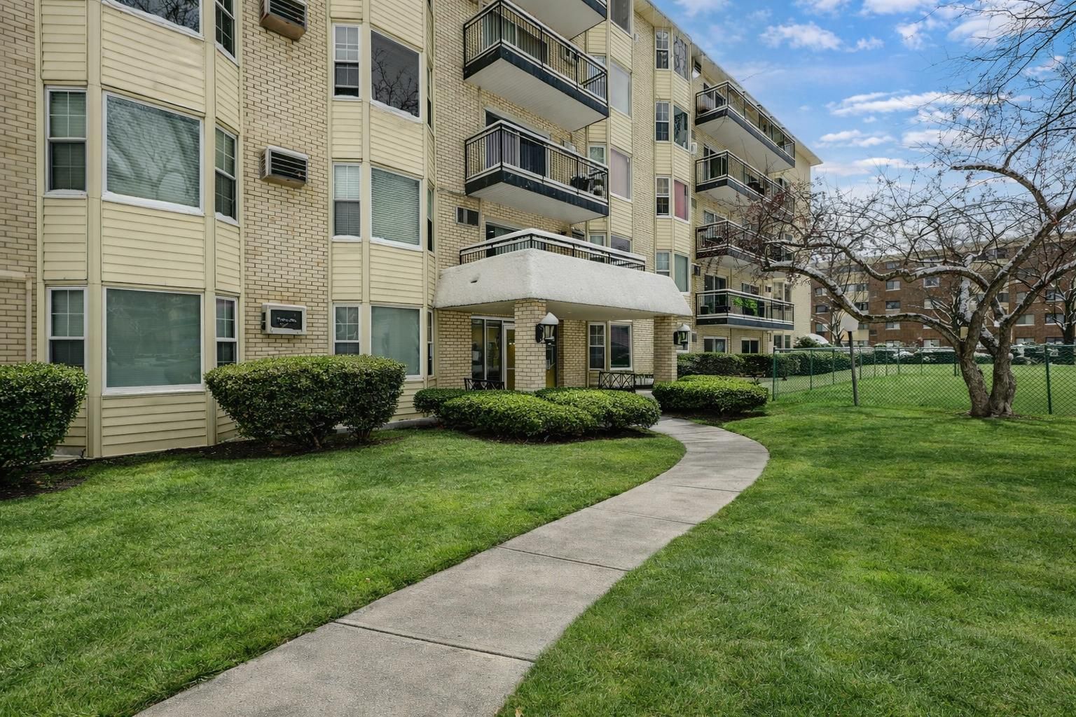5510 LINCOLN Avenue #101 — Morton Grove, IL 60053
