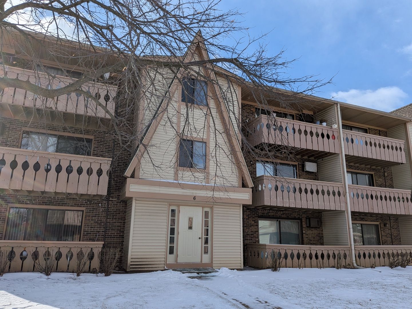 6 Parkside Court #2 — Vernon Hills, IL 60061