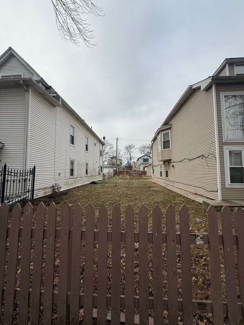 4634 N AVERS Avenue — Chicago, IL 60625