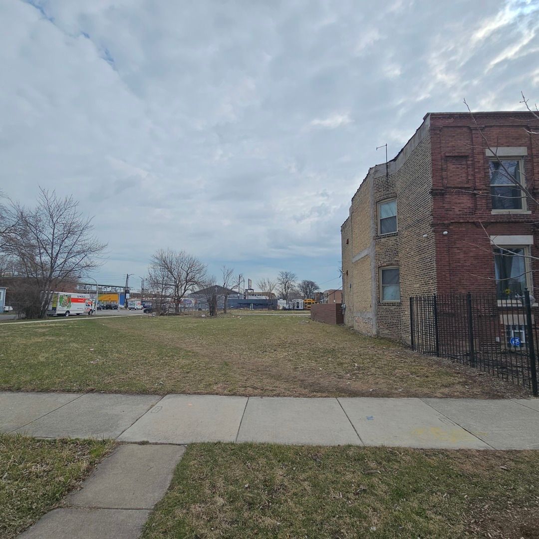 231 N La Crosse Avenue — Chicago, IL 60644