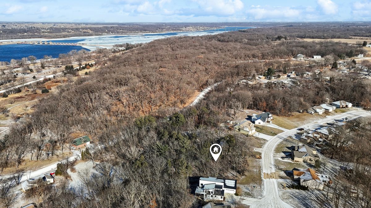 729 10th Avenue, Hampton, IL 61256