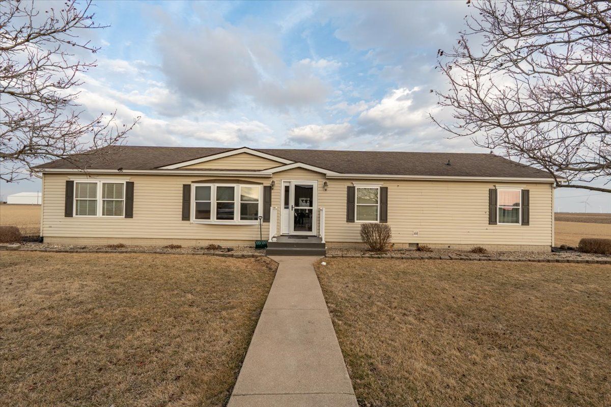 26151 E 2500 North Road — Lexington, IL 61753