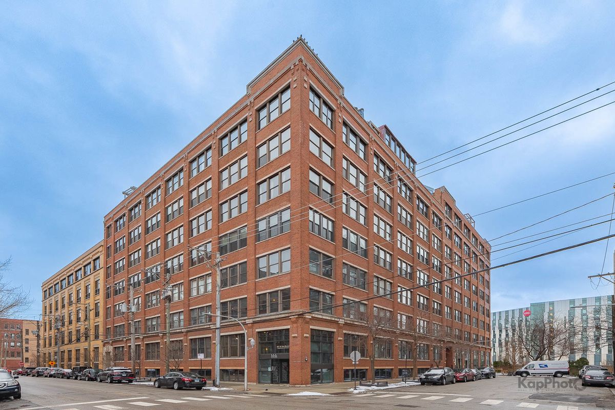 913 Van Buren Street, Chicago, IL 60607