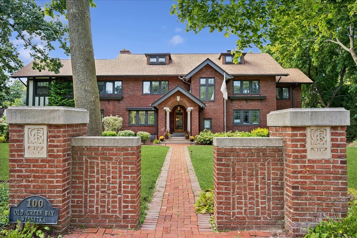 100 Old Green Bay Road — Winnetka, IL 60093