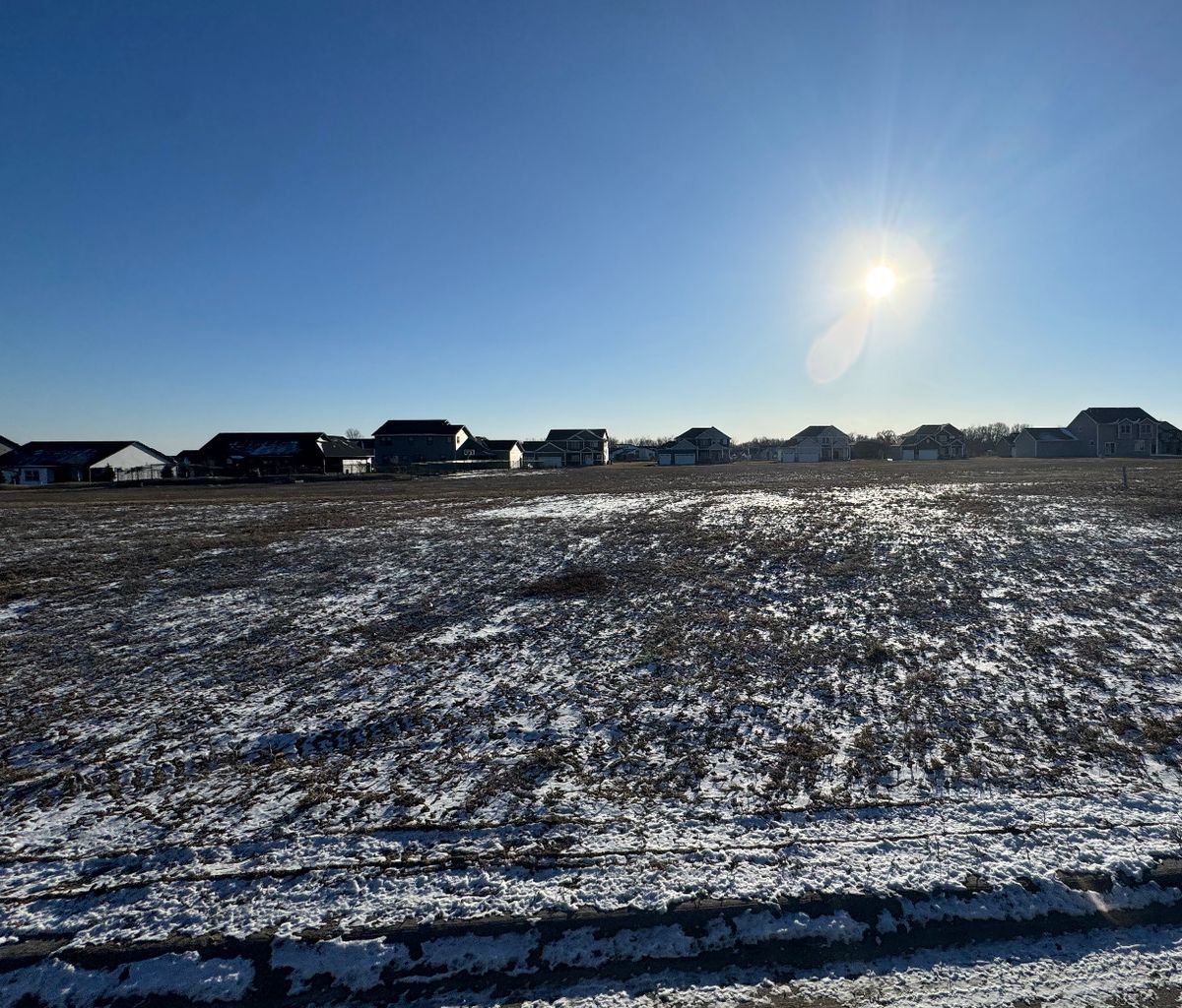 352 Linda Lane, Riverdale, IA 52722