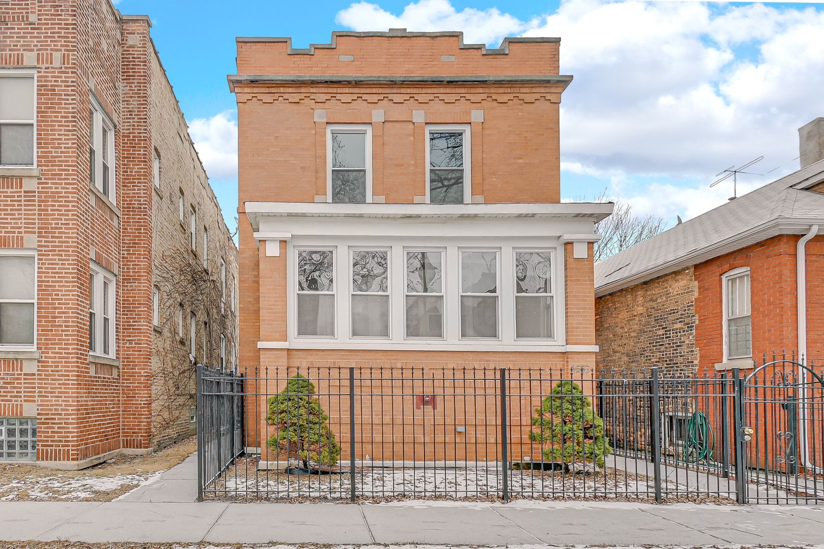6553 S Eberhart Avenue — Chicago, IL 60637